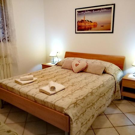 Room And Apartment Lea 로비니 외부 사진