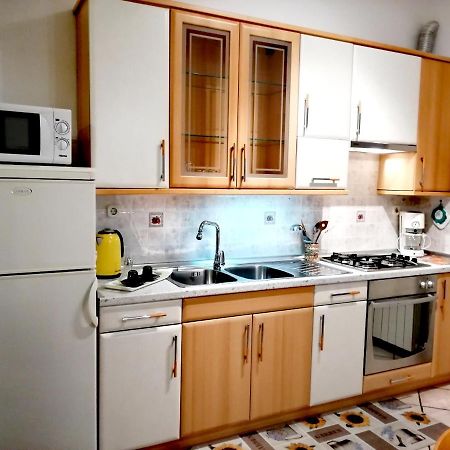 Room And Apartment Lea 로비니 외부 사진