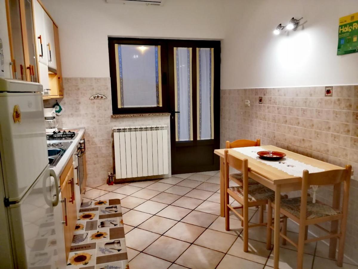 Room And Apartment Lea 로비니 외부 사진