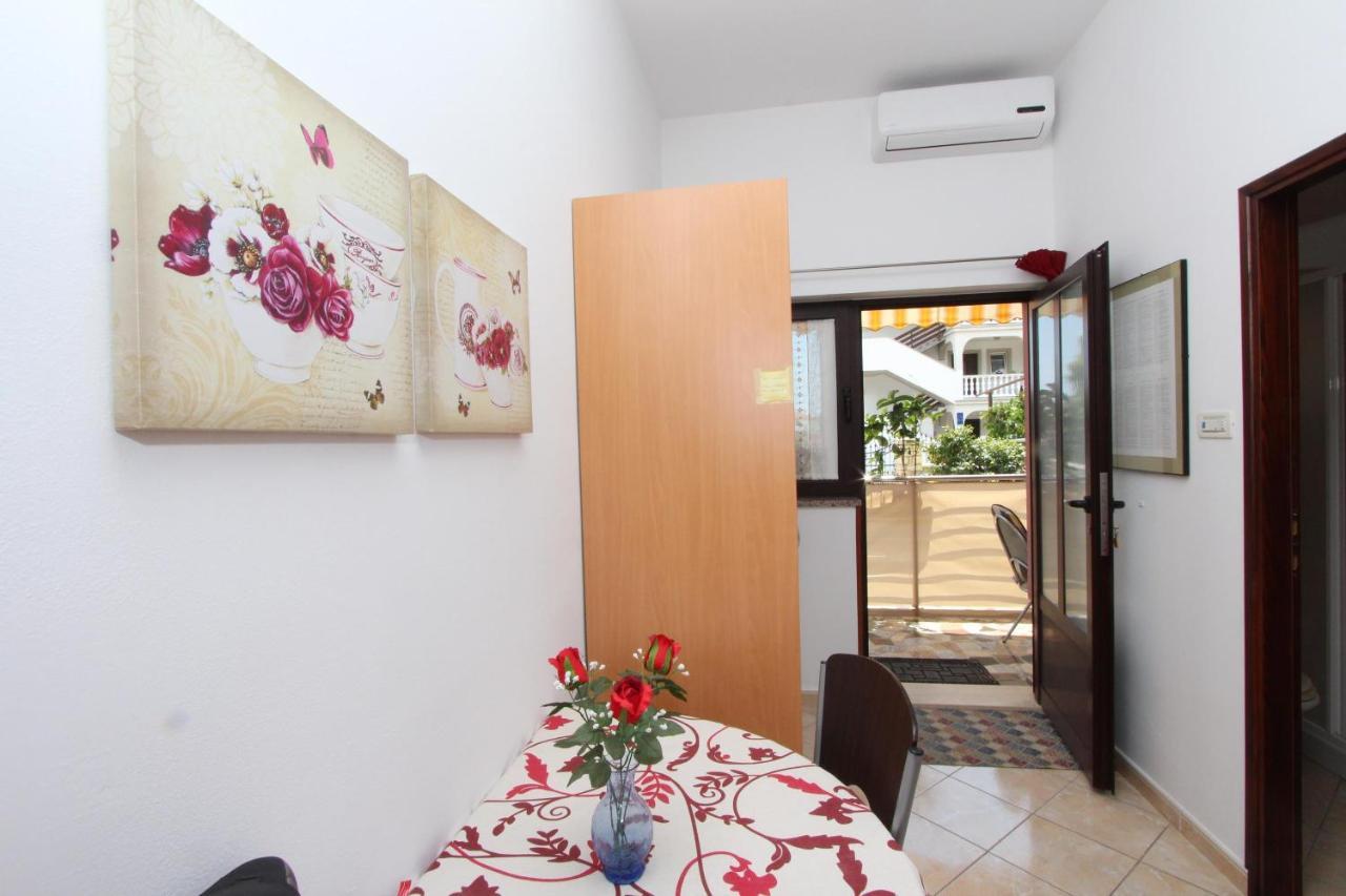 Room And Apartment Lea 로비니 객실 사진