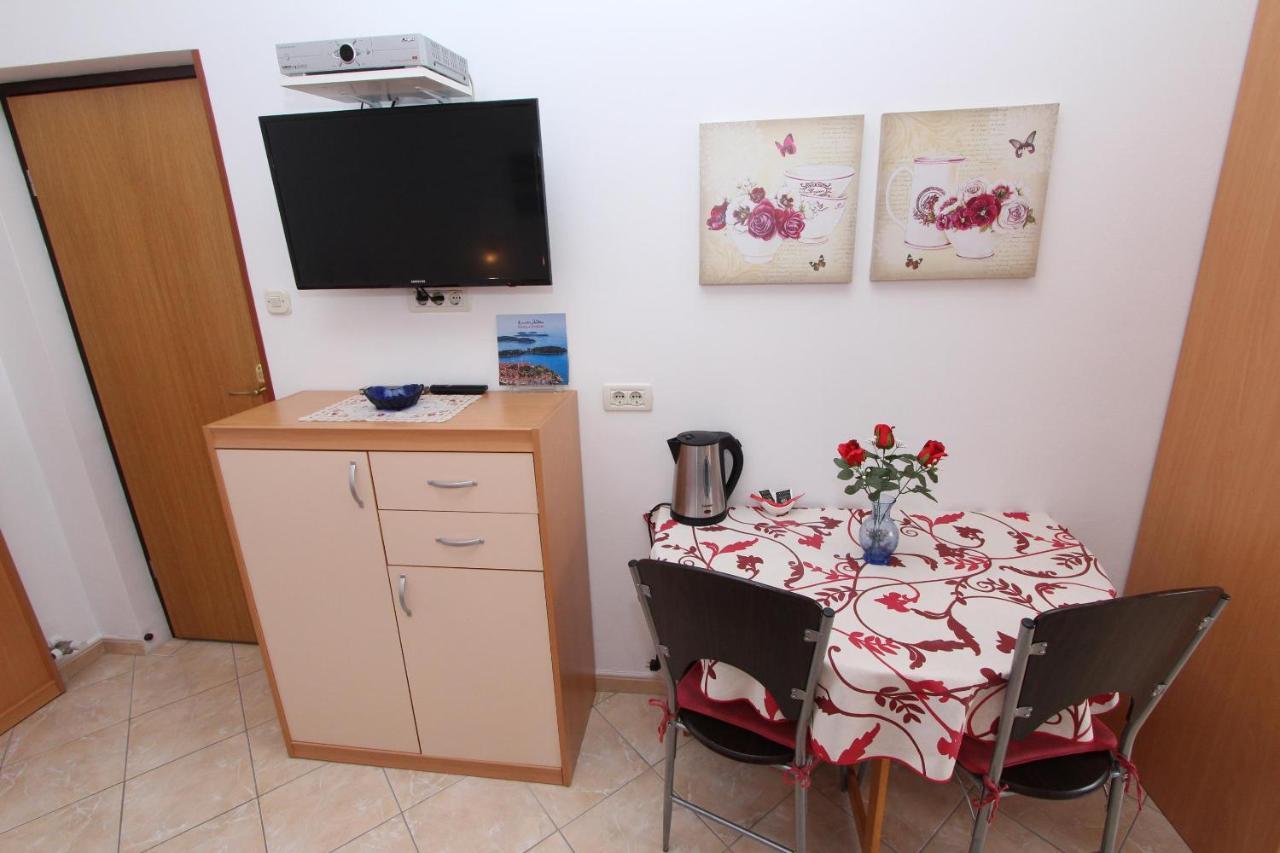 Room And Apartment Lea 로비니 객실 사진